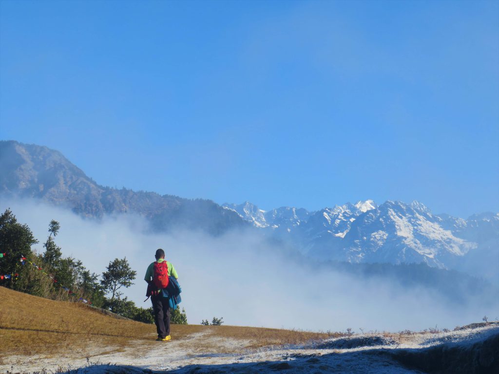 Helambu trekking – wandelen met zicht op de bergen