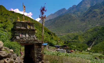 Manaslu met Tsum vallei trek - Boeddhistische chorten in de Kathmandu vallei