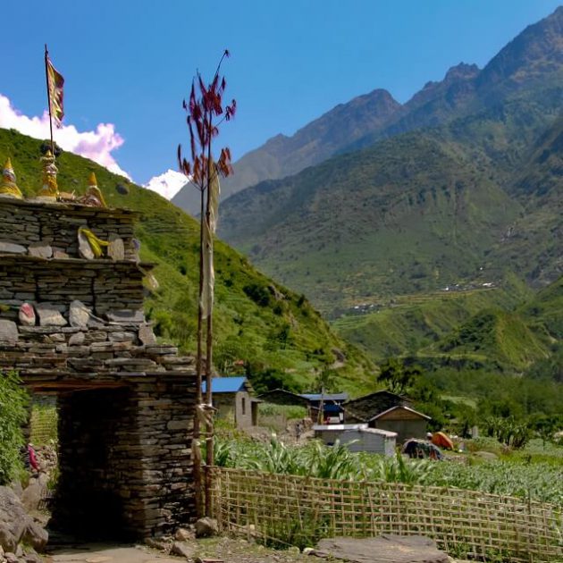 Manaslu met Tsum vallei trek - Boeddhistische chorten in de Kathmandu vallei