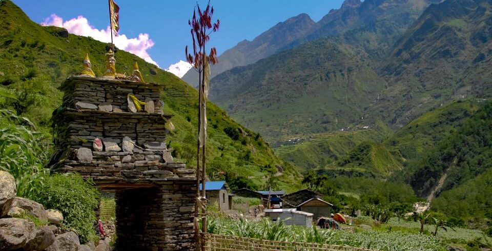 Manaslu met Tsum vallei trek - Boeddhistische chorten in de Kathmandu vallei
