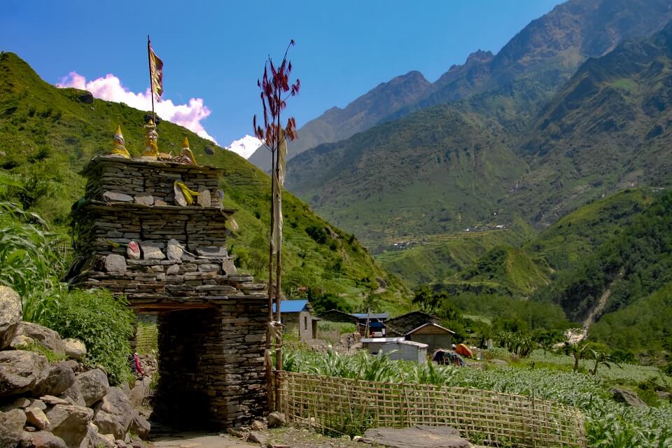 Manaslu met Tsum vallei trek - Boeddhistische chorten in de Kathmandu vallei